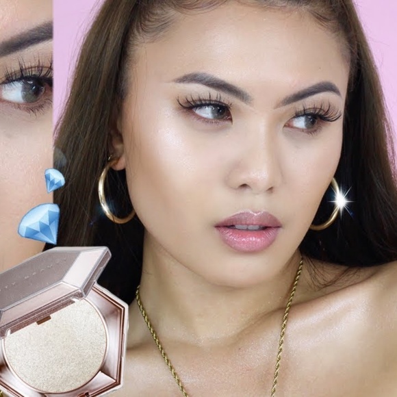 SOLD Fenty Diamond Bomb in How Many Carats Face & Body Highlighter - Picture 8 of 16